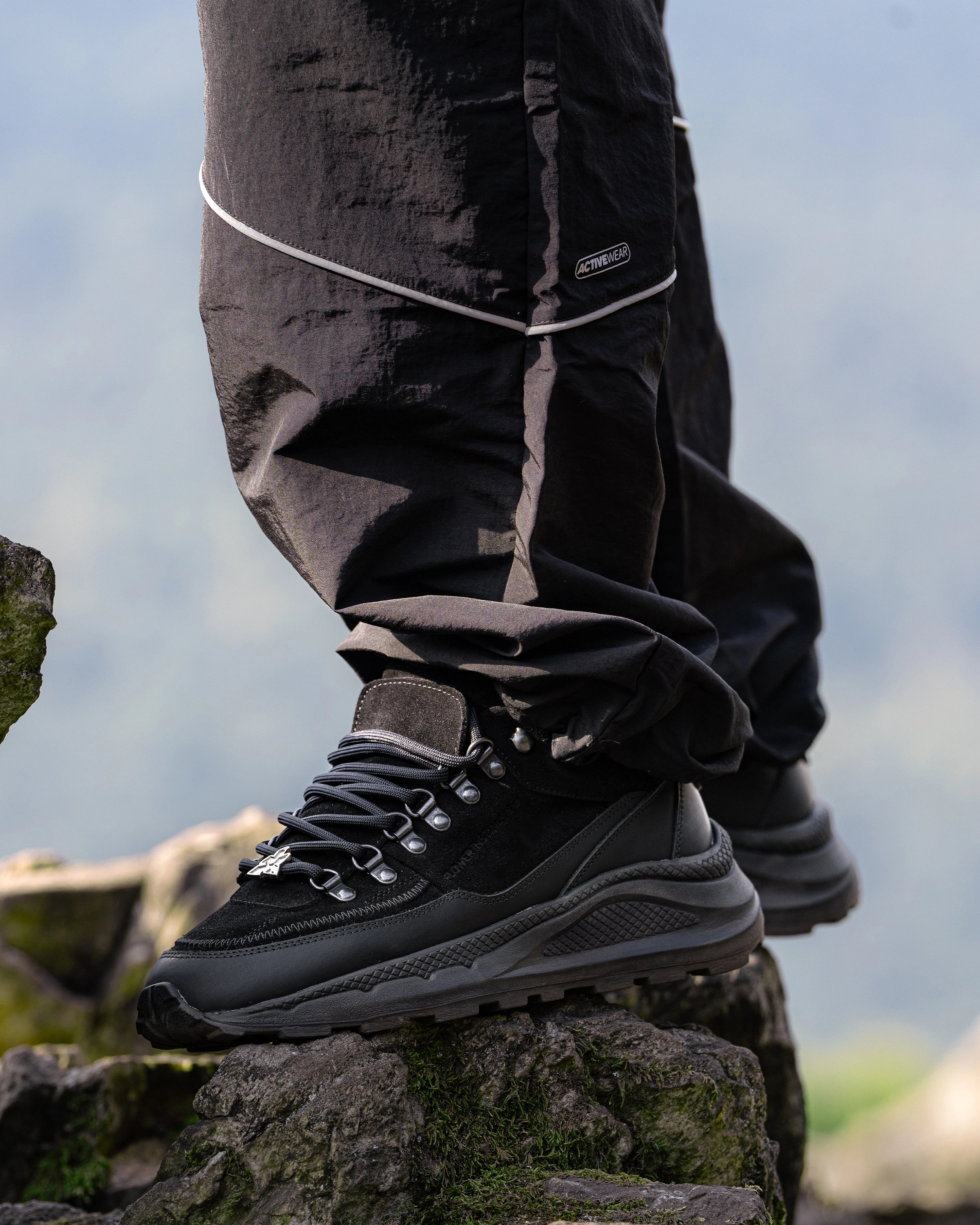 SNEAKPEAK BLACK SNEAKERS